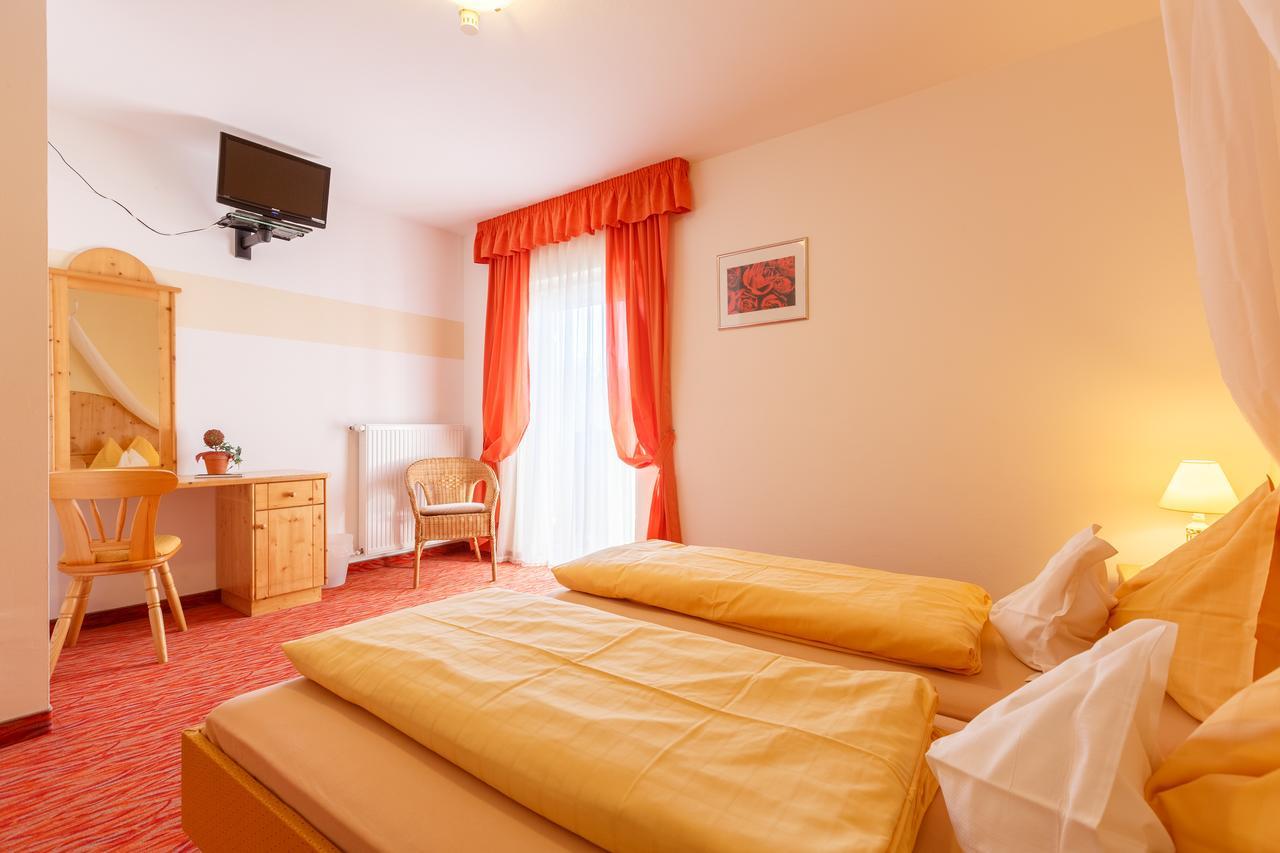 Hotel Amaten Brunico Exterior foto